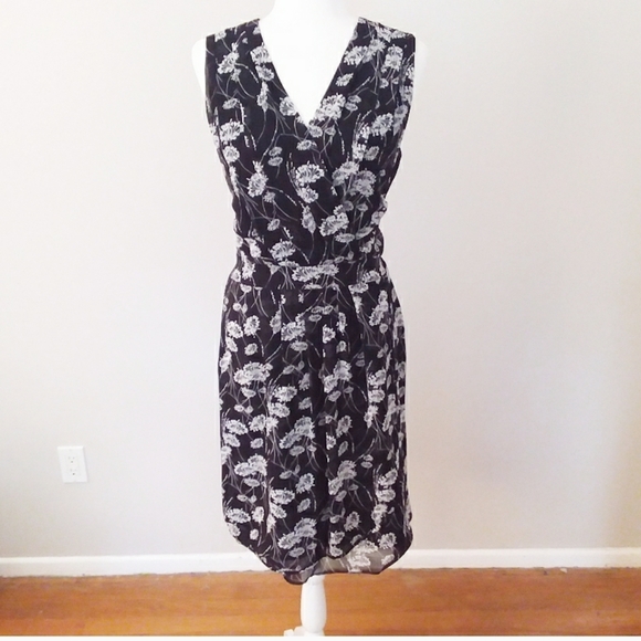 Banana Republic Dresses & Skirts - 4/$20 Banana Republic Black/White Faux Wrap Dress